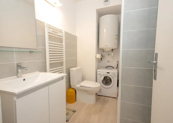 Meuble アパート エクスレバン